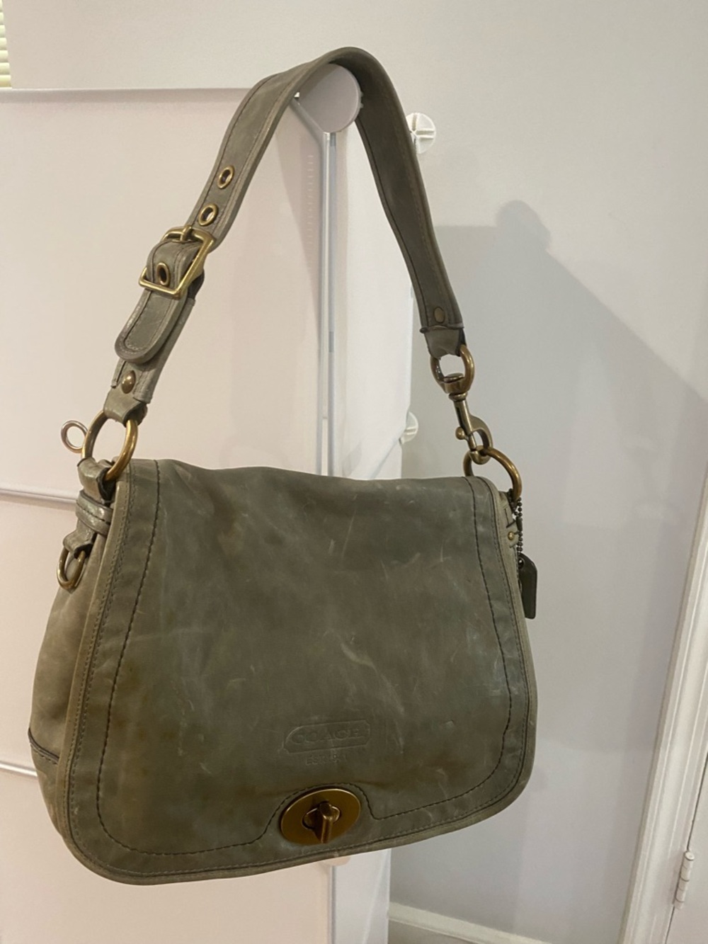 Coach Gray Leather Turnlock Shoulder Bag with Brass Hardware - Picture 2 of 10